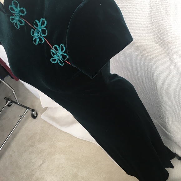 VTG 90s green velvet asian-style gown - Picture 3 of 7